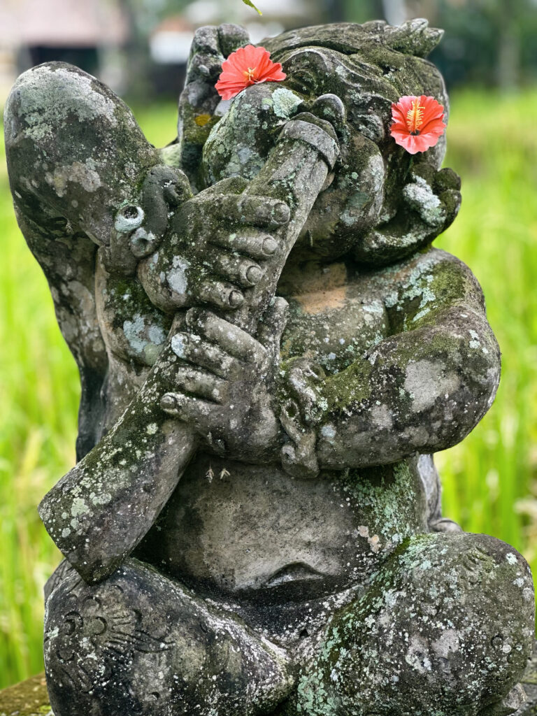 bebek tepi statue