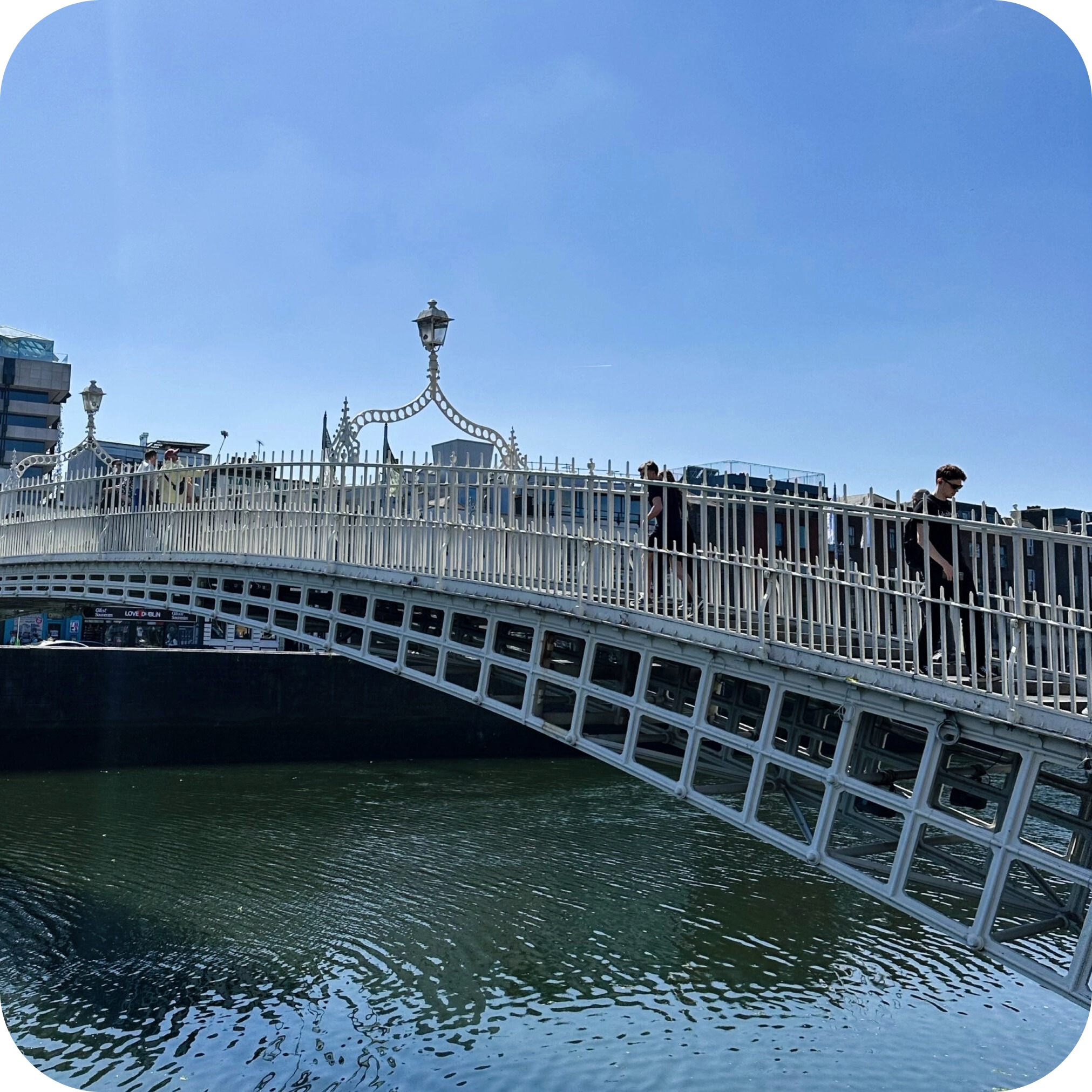 hapenny bridge dublin 1.jpeg
